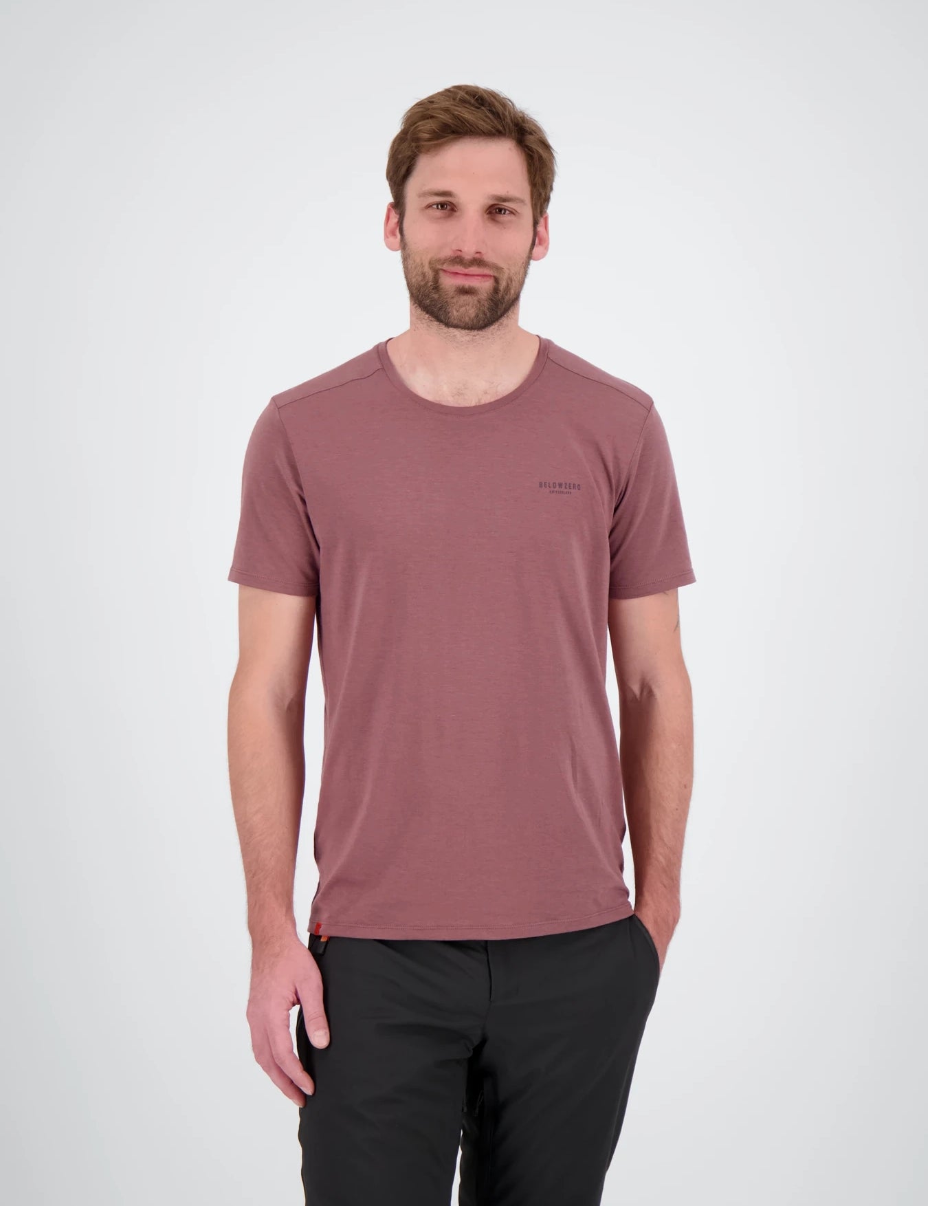Frontansicht des mauve sportlichen Herren T-Shirts Thun von Belowzero