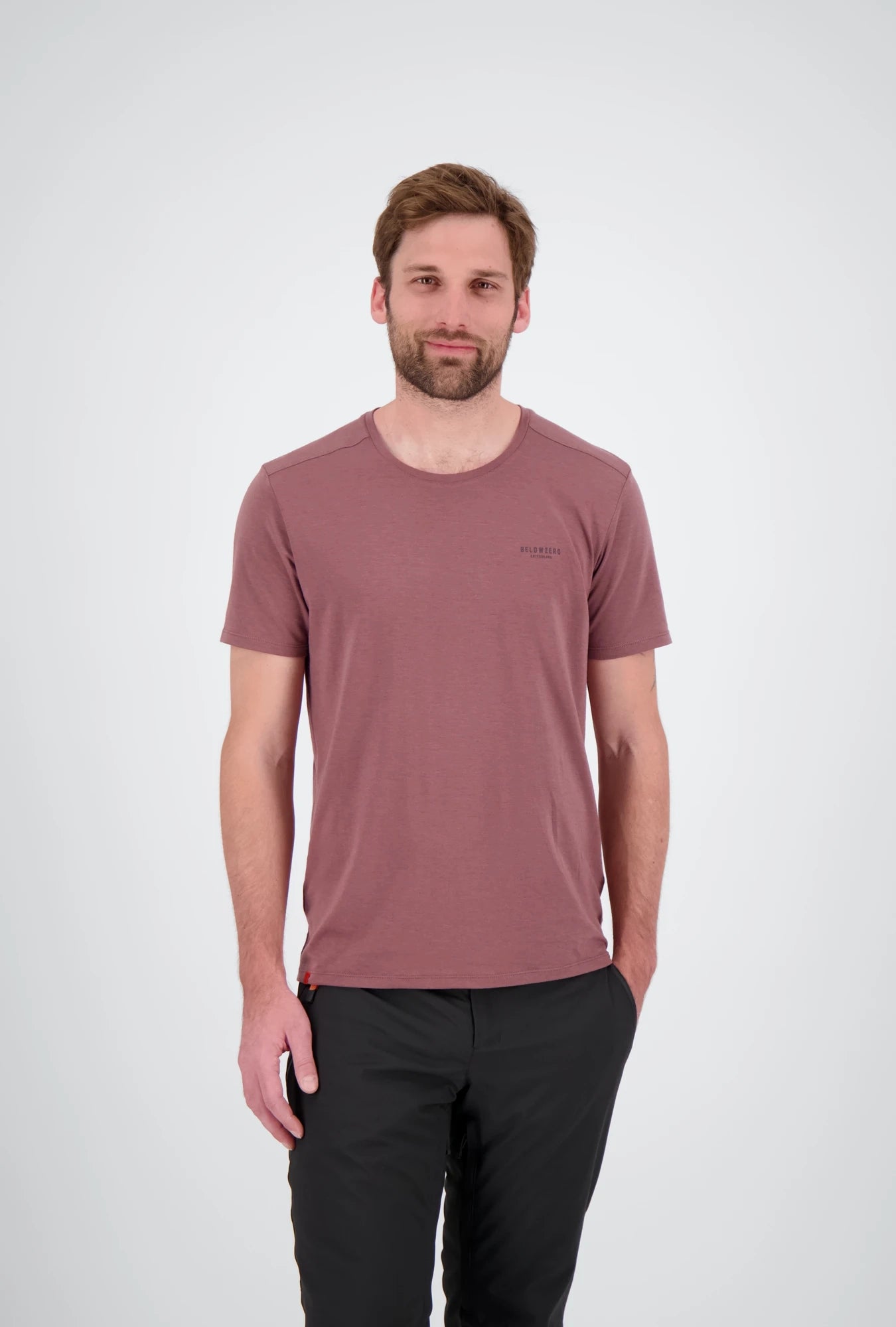 Frontansicht des mauve sportlichen Herren T-Shirts Thun von Belowzero