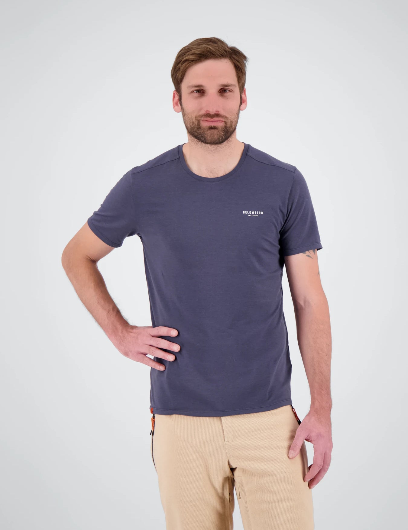 Frontansicht des nightfall sportlichen Herren T-Shirts Thun von Belowzero