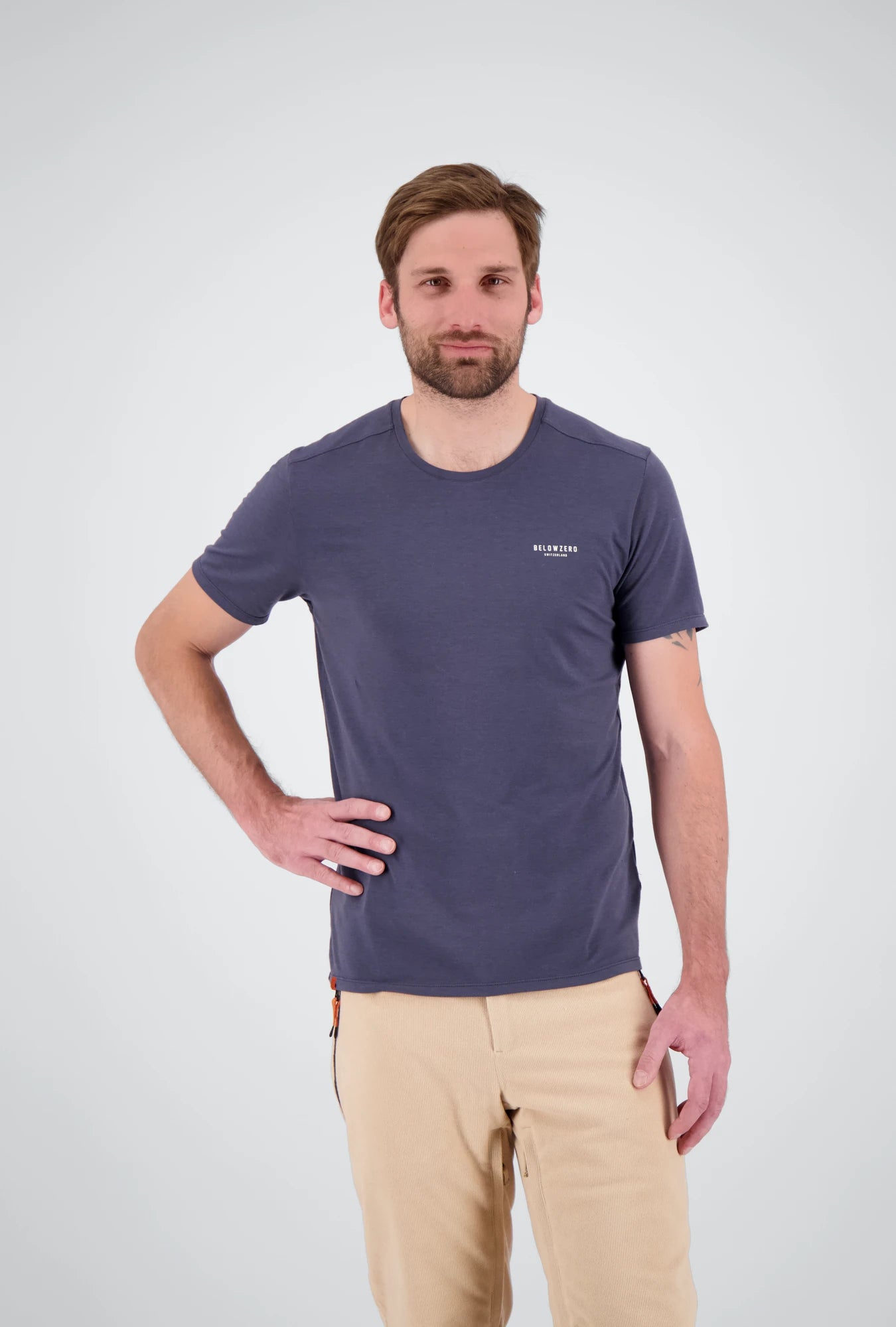 Frontansicht des nightfall sportlichen Herren T-Shirts Thun von Belowzero