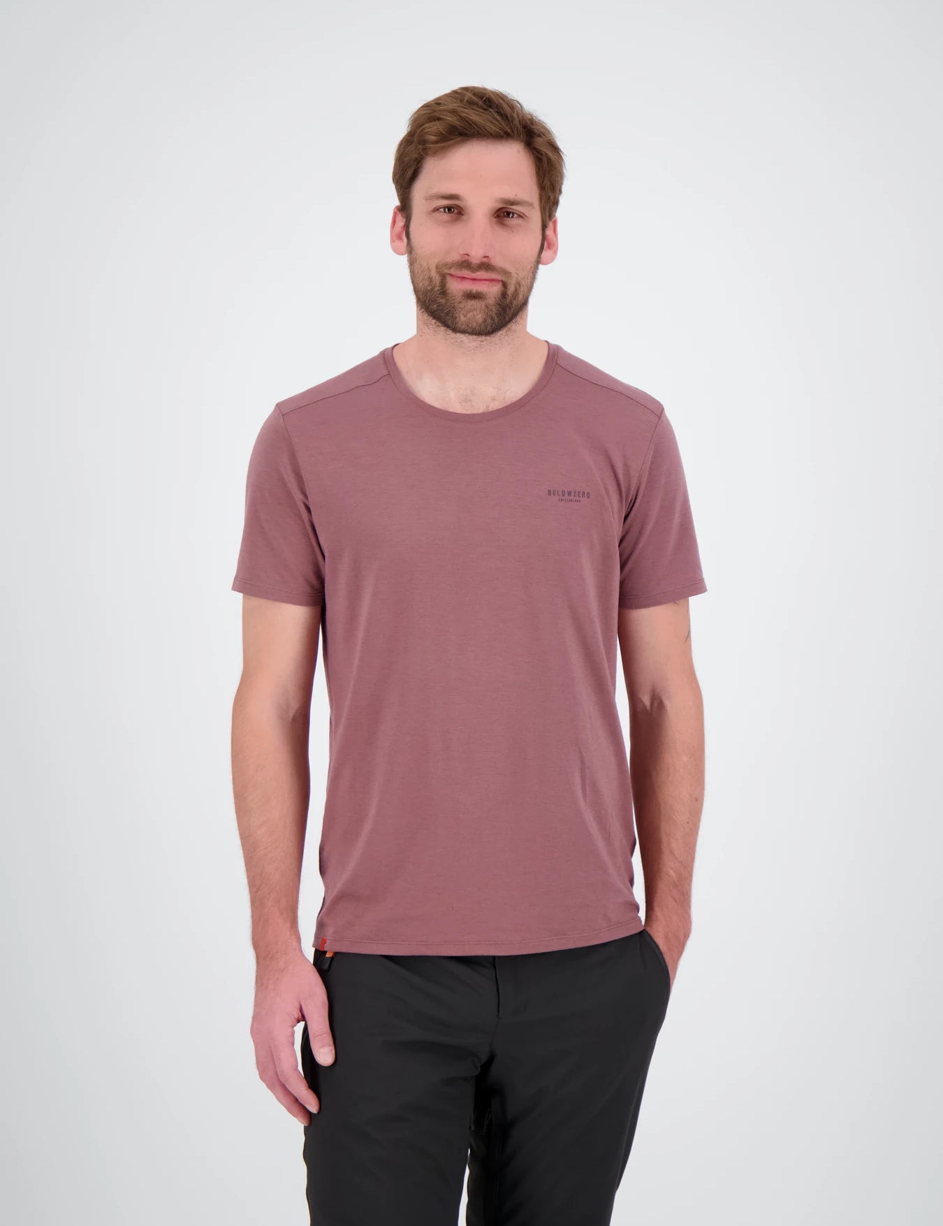 Frontansicht des mauve sportlichen Herren T-Shirts Thun von Belowzero