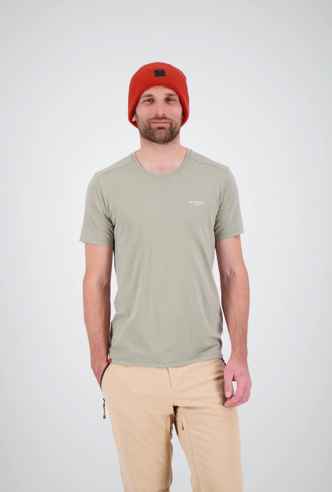 Frontansicht des dry moss sportlichen Herren T-Shirts Thun von Belowzero