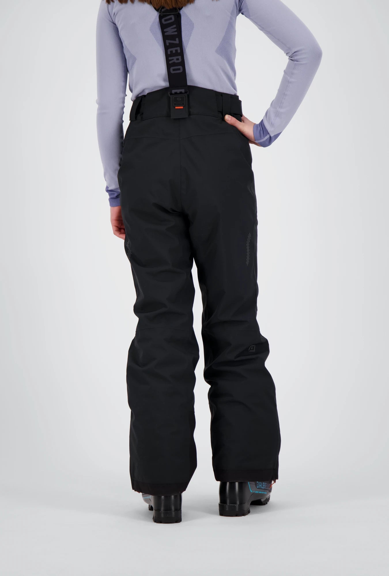 Rückenansicht der schwarzen New Generation Skihose Ybrig von Belowzero