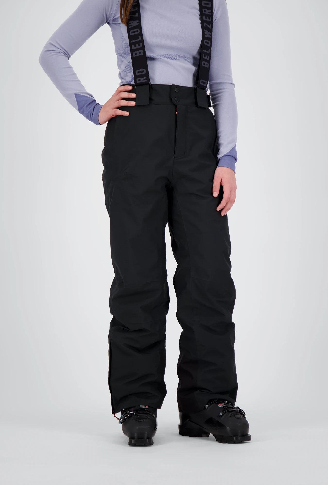 Frontansicht der schwarzen New Generation Skihose Ybrig von Belowzero